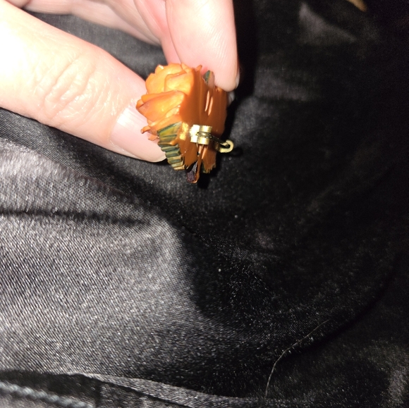 Vintage Art Deco Carved Bakelite Double Rose Brooch-Deep Amber Orange - Picture 8 of 9